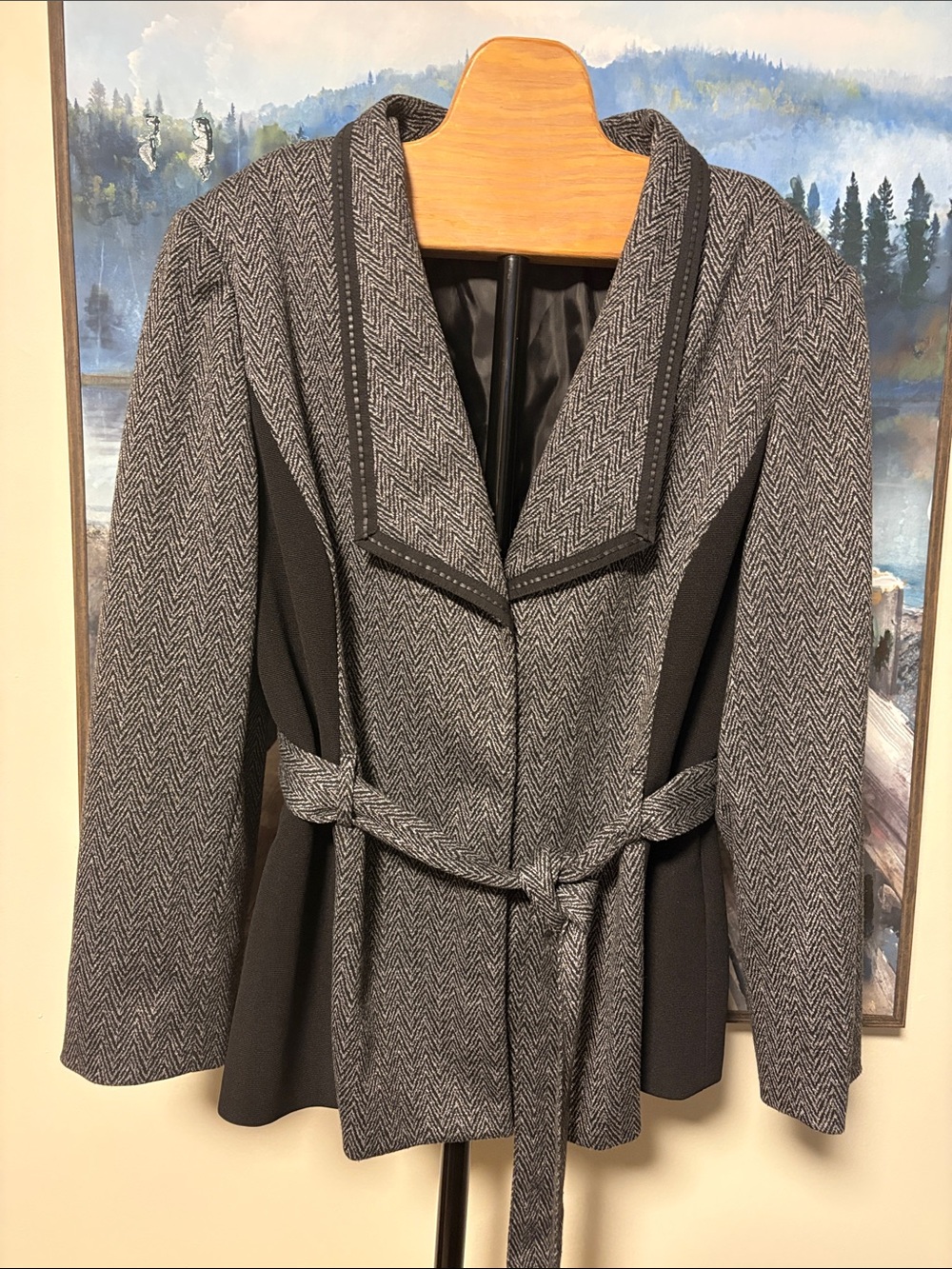 Tahari Elegant Women's Gray Herringbone Belted blazer